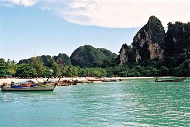 21 Thailand 2002 F1000002 Khao Lak Strand bei Krabi_478